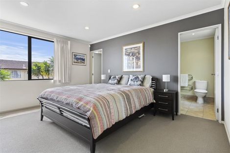 Photo of property in 48a Lewisham Street, Highland Park, Auckland, 2010