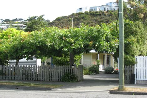 Photo of property in 30 Taupata Street, Redcliffs, Christchurch, 8081