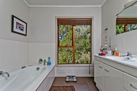Photo of property in 30 Portobello Place, Torbay, Auckland, 0630