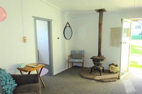 Photo of property in 35 Pratt Avenue, Foxton Beach, Foxton, 4815