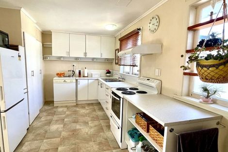 Photo of property in 35 Queen Road, Bellevue, Tauranga, 3110