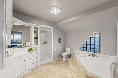 Photo of property in 16 Highcrest Heights, Westmorland, Christchurch, 8025