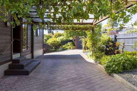 Photo of property in 1 Scenic Heights, Acacia Bay, Taupo, 3330