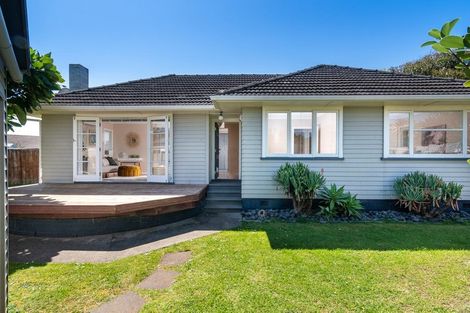 Photo of property in 47 Hereford Street, Te Atatu Peninsula, Auckland, 0610