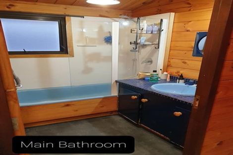 Photo of property in 87 Allington Road, Karori, Wellington, 6012