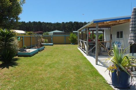 Photo of property in 21a Hennessy Street East, Foxton Beach, Foxton, 4815