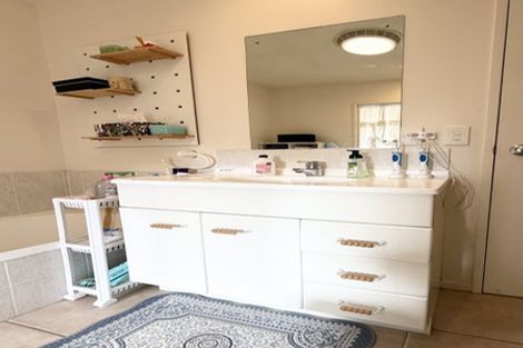 Photo of property in 1/86 Fernhill Way, Oteha, Auckland, 0632