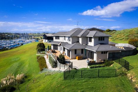 Photo of property in 64 Balboa Drive, Matakatia, Whangaparaoa, 0930