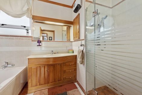 Photo of property in 31 Dowling Grove, Silverstream, Upper Hutt, 5019