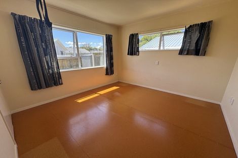 Photo of property in 72 Queens Road, Waikanae Beach, Waikanae, 5036
