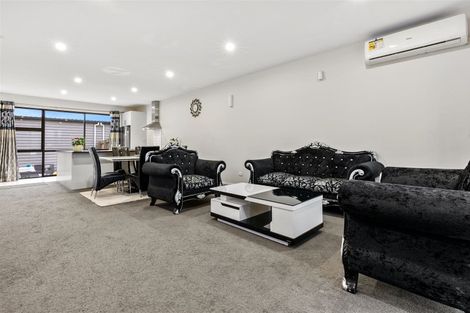 Photo of property in 12b Hollowout Street, Takanini, 2112