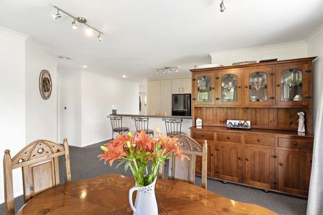 Photo of property in 2 Daffodil Grove, Carterton, 5713