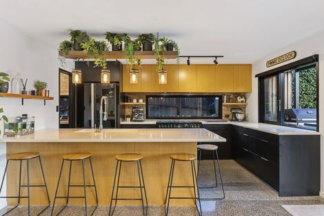 Photo of property in 172 Bleakhouse Road, Mellons Bay, Auckland, 2014