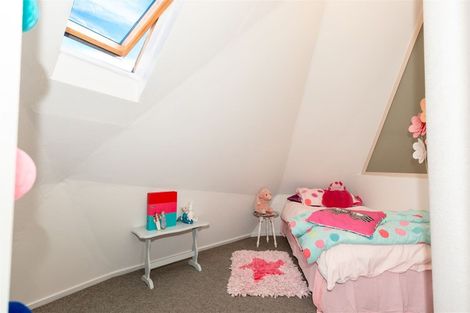 Photo of property in 2/280 Memorial Avenue, Burnside, Christchurch, 8053