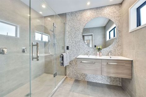 Photo of property in 8 Mansion Court, West Harbour, Auckland, 0618