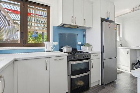 Photo of property in 9 Panzic Place, Glen Eden, Auckland, 0602