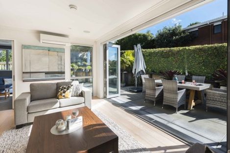 Photo of property in 3a Rossmore Terrace, Murrays Bay, Auckland, 0630