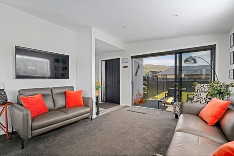 Photo of property in 1 Fraer Street, Cromwell, 9310