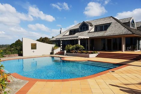 Photo of property in 15 Chisbury Terrace, Shelly Park, Auckland, 2014