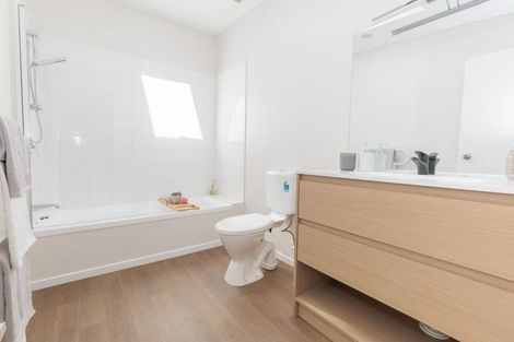 Photo of property in 2a Stella Grove, Newlands, Wellington, 6037