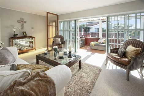 Photo of property in 99 Sturges Road, Henderson, Auckland, 0612