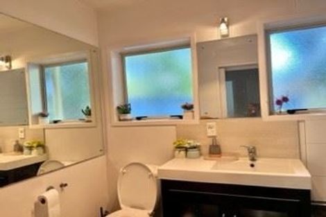 Photo of property in 2/3 Barron Drive, Green Bay, Auckland, 0604