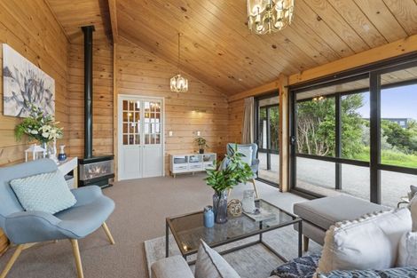 Photo of property in 2 Flaxmere Street, Waikanae Beach, Waikanae, 5036