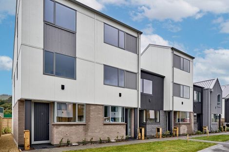 Photo of property in 1 Ara Paiwhenua, Tawa, Wellington, 5028