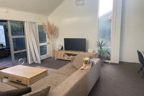 Photo of property in 1/41 Ravenwood Drive, Forrest Hill, Auckland, 0620