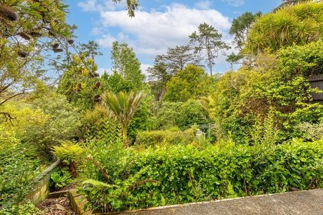 Photo of property in 15 Fairmount Road, Titirangi, Auckland, 0604