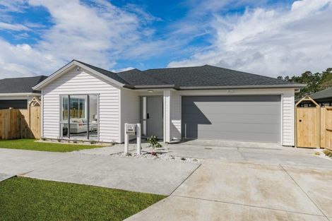 Photo of property in 11 Ropere Street, Kumeu, 0810