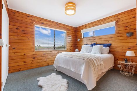 Photo of property in 1/38 Elizabeth Drive, West Harbour, Auckland, 0618