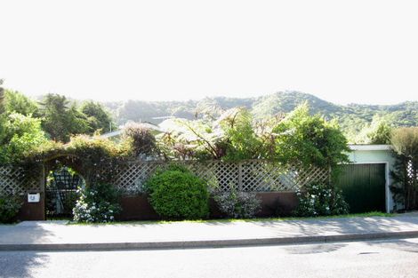 Photo of property in 24 Milton Terrace, Picton, 7220