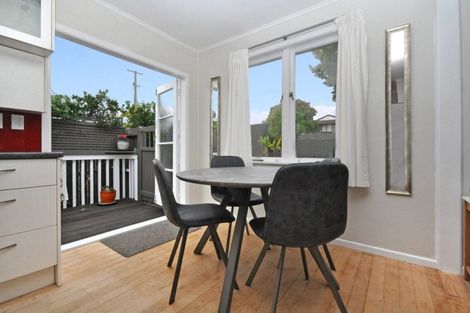 Photo of property in 86 Sylvan Crescent, Te Atatu South, Auckland, 0610