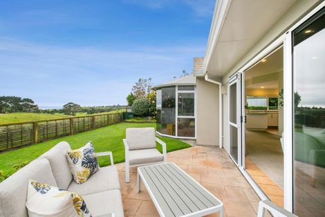 Photo of property in 11 Chatswood Grove, Fitzroy, New Plymouth, 4312