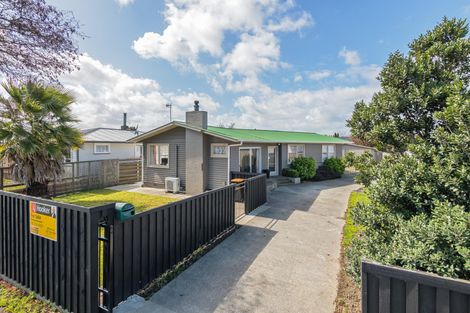 Photo of property in 22 Rhodes Drive, Kelvin Grove, Palmerston North, 4414