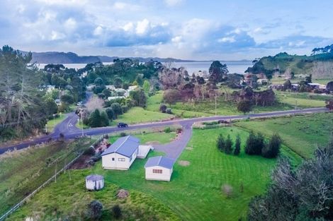 Photo of property in 17 Wattle Bay Road, Manukau Heads, Waiuku, 2684
