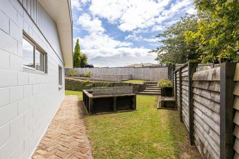 Photo of property in 9 Fairview Place, Westown, New Plymouth, 4310