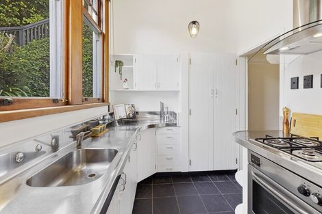 Photo of property in 40 Fairview Crescent, Kelburn, Wellington, 6012