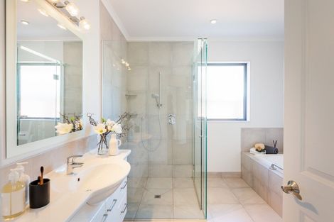 Photo of property in 30 Grand Oaks Drive, Awapuni, Palmerston North, 4412