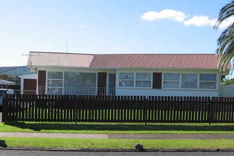 Photo of property in 86 Edgewater Drive, Pakuranga, Auckland, 2010