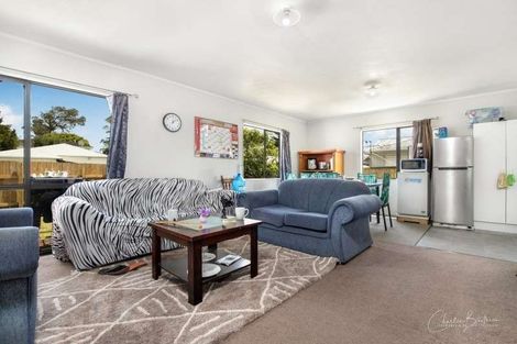 Photo of property in 2/20 Eulogy Place, Randwick Park, Auckland, 2105