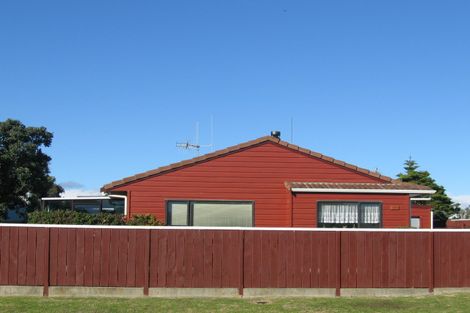 Photo of property in 34 Norfolk Crescent, Otaki Beach, Otaki, 5512
