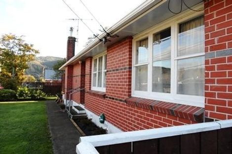 Photo of property in 1 Field Street, Silverstream, Upper Hutt, 5019