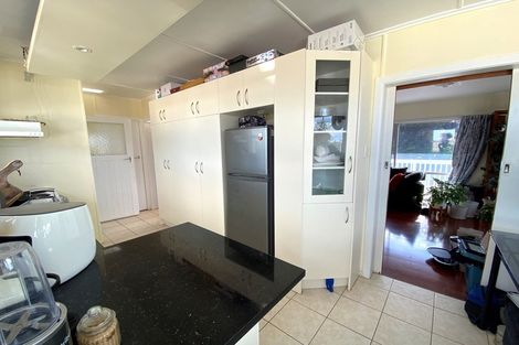 Photo of property in 30 Megan Avenue, Pakuranga Heights, Auckland, 2010