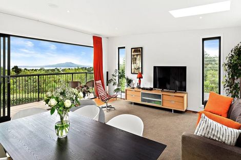 Photo of property in 26 Peter Terrace, Castor Bay, Auckland, 0620