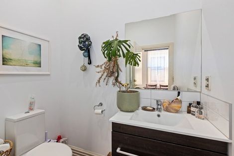 Photo of property in 5 Tonks Grove, Te Aro, Wellington, 6011