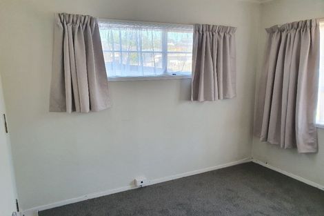 Photo of property in 33 Claverdon Drive, Massey, Auckland, 0614