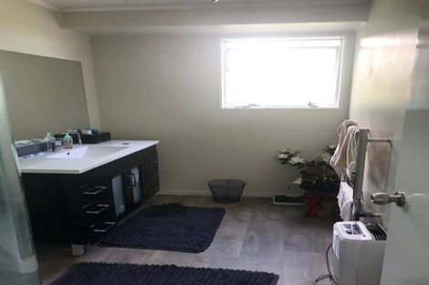 Photo of property in 2/4 Silver Creek Road, Weymouth, Auckland, 2103