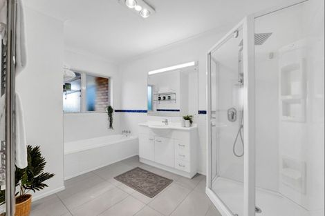 Photo of property in 6c Highfield Place, Highlands Park, New Plymouth, 4312